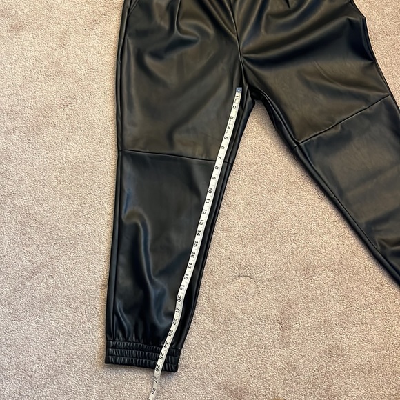 H Halston Faux Leather Jogger Pants Size L Black High Rise Pockets Pull-On Waist - Picture 10 of 10